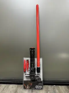 SABLE DE LUZ KYLO REN (ROJO RELIEVE)