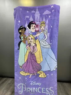 TOALLA DE BAÑO PRINCESAS LILA
