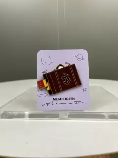 PIN MALETA HOGWARTS