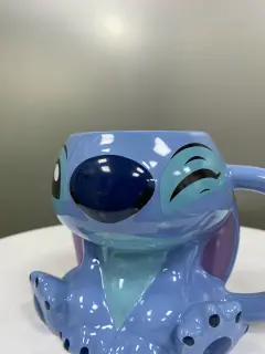 TAZA STITCH SENTADO