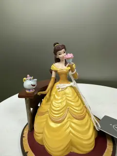 FIGURA RESINA BELLA